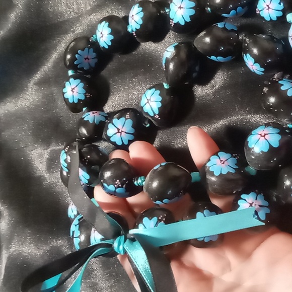 Traditional Hawaiian Large beaded chunky bearded necklace - Picture 3 of 4